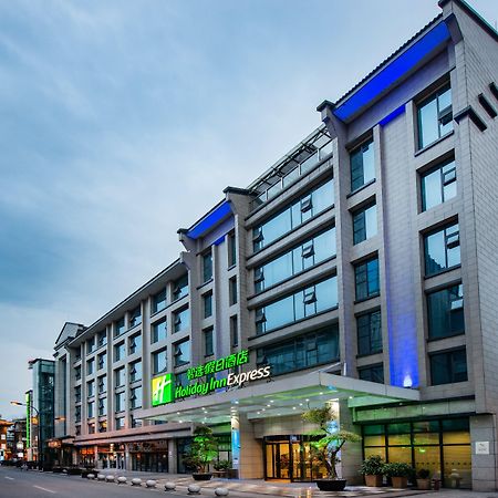 Holiday Inn Express Dujiangyan Ancient City Εξωτερικό φωτογραφία